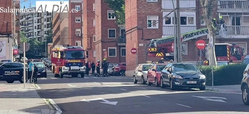 Incendio en la calle Santa Marta, en Salamanca, cerca de la estación de autobuses. Foto de Raúl Blázquez