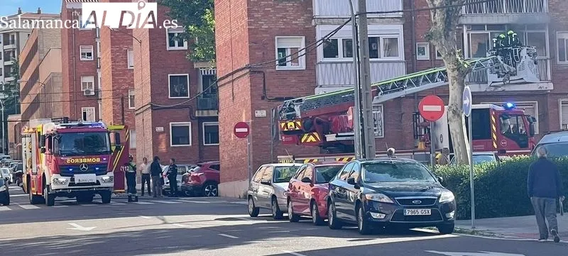 Incendio en la calle Santa Marta, en Salamanca, cerca de la estación de autobuses. Foto de Raúl Blázquez