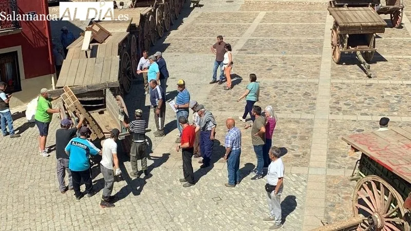 Encierros y capeas protagonizan las fiestas de El Noveno que mantiene el coso taurino de carros de labranza
