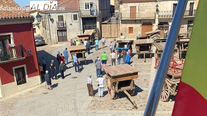 Encierros y capeas protagonizan las fiestas de El Noveno que mantiene el coso taurino de carros de labranza