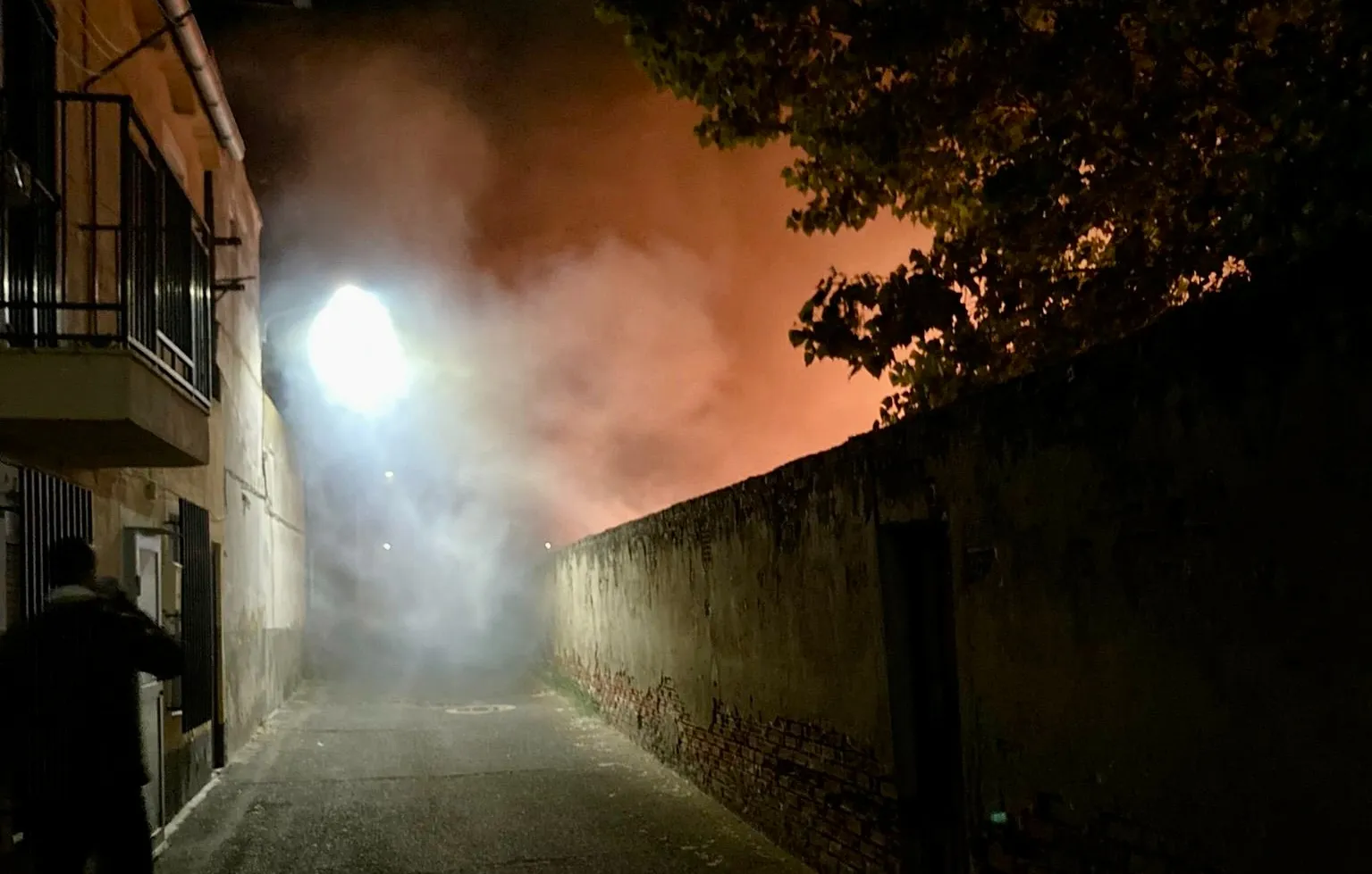 Sofocado un incendio declarado cerca de la carretera de Medina