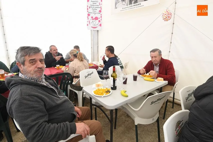 Foto 10 - Cabrillas disfruta de una paella popular por invitaci&oacute;n de la Asociaci&oacute;n de Cazadores