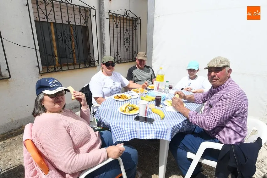 Foto 6 - Cabrillas disfruta de una paella popular por invitaci&oacute;n de la Asociaci&oacute;n de Cazadores