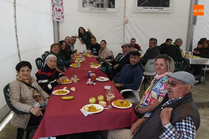 Foto 9 - Cabrillas disfruta de una paella popular por invitaci&oacute;n de la Asociaci&oacute;n de Cazadores