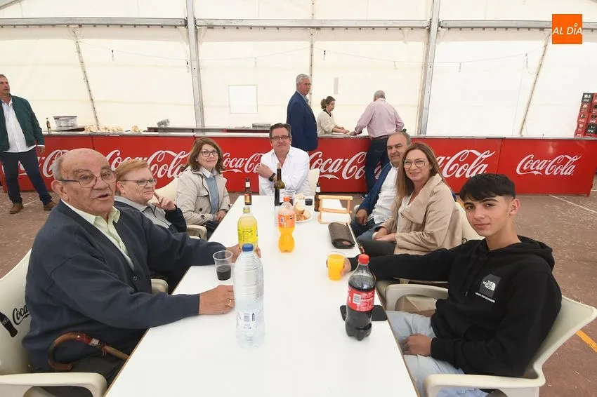 Foto 11 - Una comida conjunta cierra las fiestas de Carpio de Azaba tras bendecir los campos