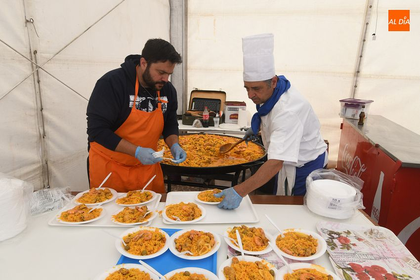 Foto 2 - Una comida conjunta cierra las fiestas de Carpio de Azaba tras bendecir los campos