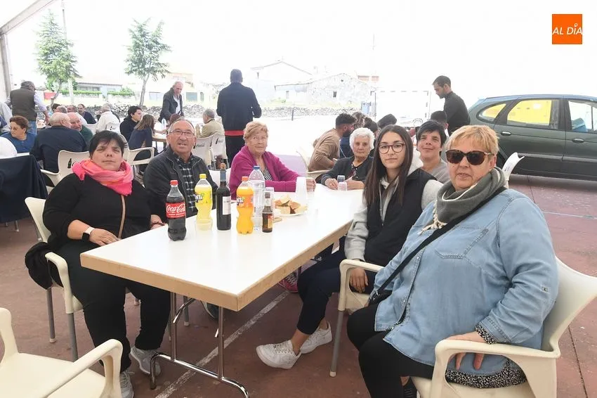 Foto 4 - Una comida conjunta cierra las fiestas de Carpio de Azaba tras bendecir los campos