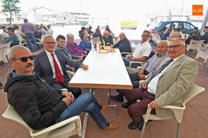 Foto 10 - Una comida conjunta cierra las fiestas de Carpio de Azaba tras bendecir los campos