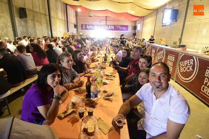 Foto 2 - Unas 250 personas comen juntas en La Atalaya dentro de sus fiestas patronales