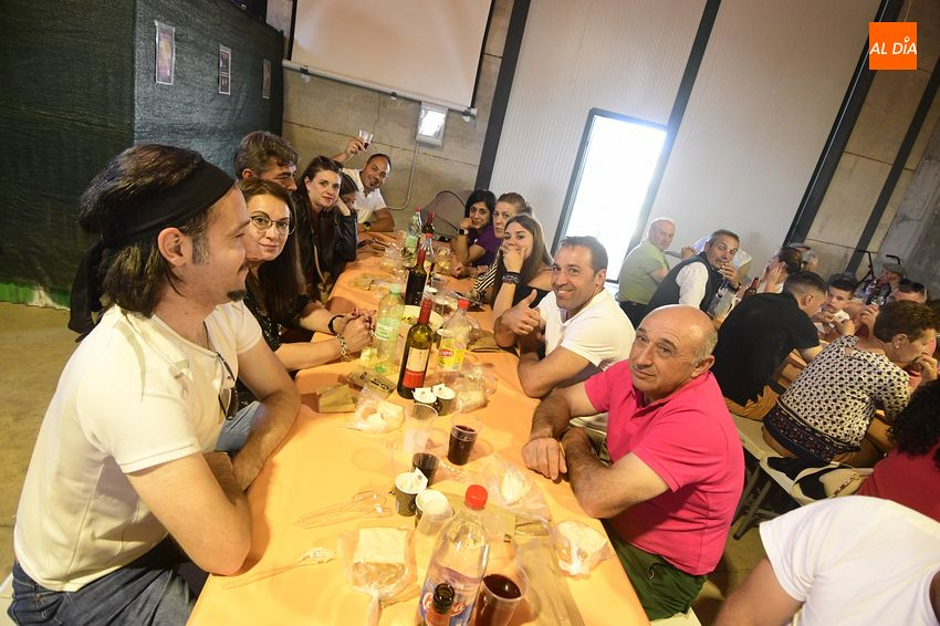 Foto 4 - Unas 250 personas comen juntas en La Atalaya dentro de sus fiestas patronales