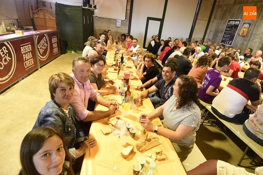 Foto 7 - Unas 250 personas comen juntas en La Atalaya dentro de sus fiestas patronales