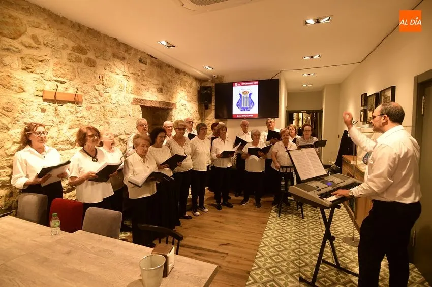 Foto 6 - La Coral D&aacute;maso Ledesma sorprende a turistas y clientes del Restaurante Castilla