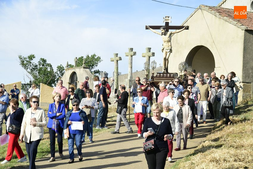 El Bodón arranca sus fiestas con la tradicional bajada del Cristo desde la Ermita