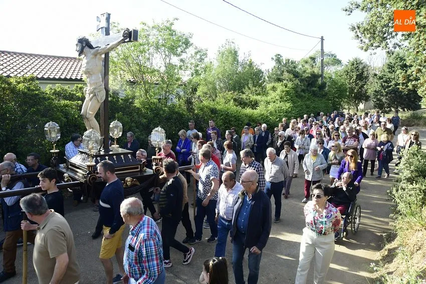 Foto 10 - El Bod&oacute;n arranca sus fiestas con la tradicional bajada del Cristo desde la Ermita