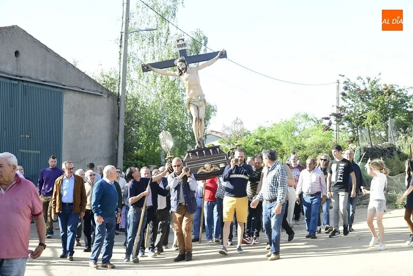 Foto 6 - El Bod&oacute;n arranca sus fiestas con la tradicional bajada del Cristo desde la Ermita