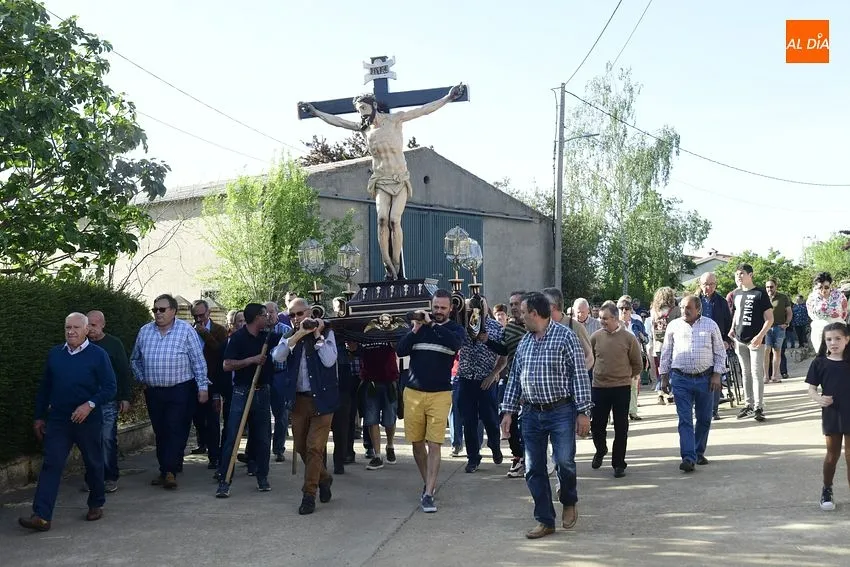 Foto 5 - El Bod&oacute;n arranca sus fiestas con la tradicional bajada del Cristo desde la Ermita
