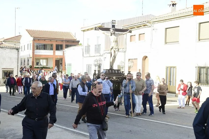 Foto 4 - El Bod&oacute;n arranca sus fiestas con la tradicional bajada del Cristo desde la Ermita