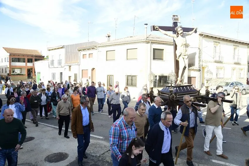 Foto 2 - El Bod&oacute;n arranca sus fiestas con la tradicional bajada del Cristo desde la Ermita