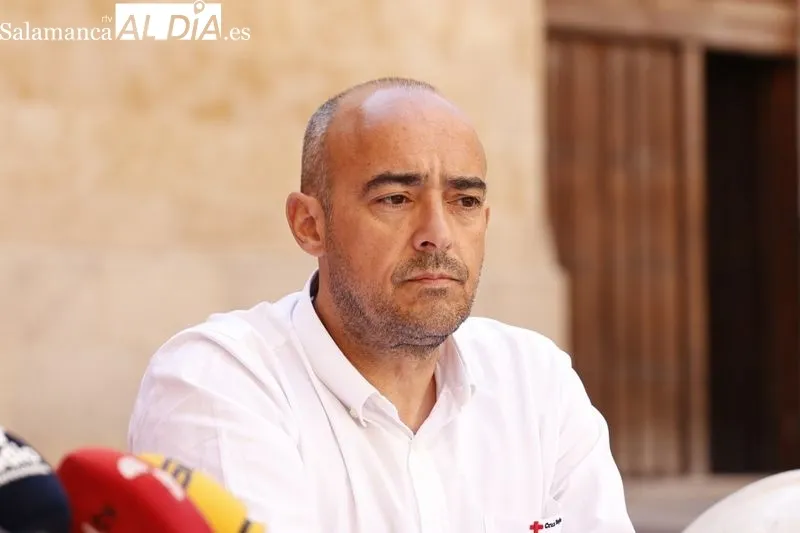 Cruz Roja en Salamanca presentaba el Día de la Banderita en favor de la infancia en la plaza de San Benito. Foto de David Sañudo