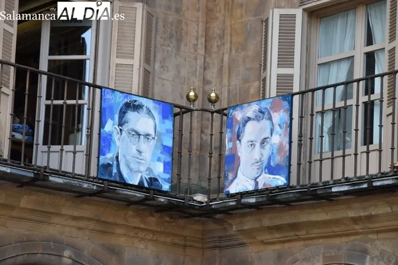 Cuadros de Florencio Maillo en balcones de la Plaza Mayor de Salamanca. Foto de Vanesa Martins