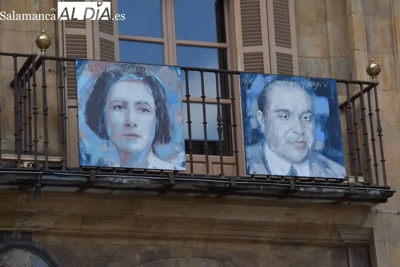 Cuadros de Florencio Maillo en balcones de la Plaza Mayor de Salamanca. Foto de Vanesa Martins