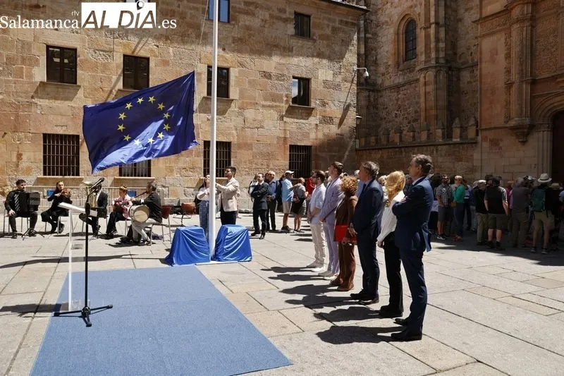 La Universidad de Salamanca y el Ayuntamiento de Salamanca conmemoraron el Día de Europa en el Patio de Escuelas. Foto de David Sañudo