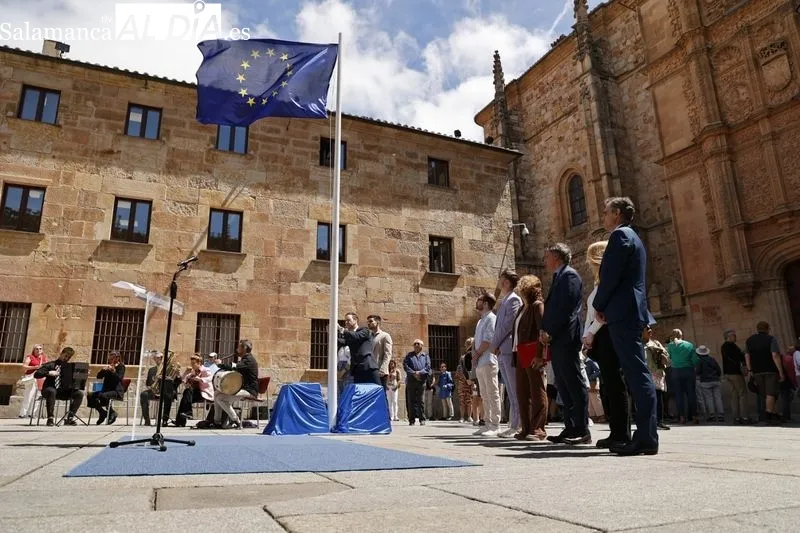La Universidad de Salamanca y el Ayuntamiento de Salamanca conmemoraron el Día de Europa en el Patio de Escuelas. Foto de David Sañudo