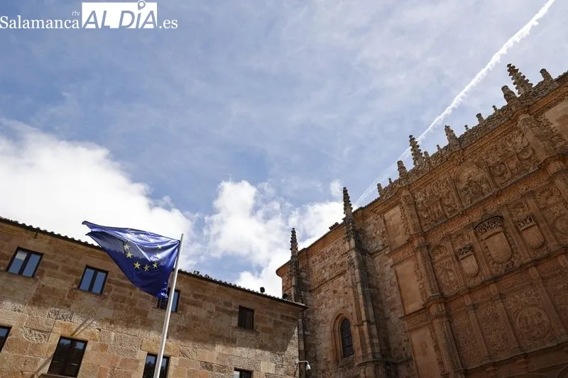 La Universidad de Salamanca y el Ayuntamiento de Salamanca conmemoraron el Día de Europa en el Patio de Escuelas. Foto de David Sañudo