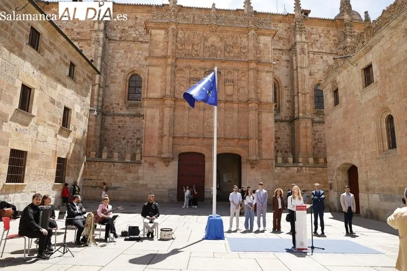 La Universidad de Salamanca y el Ayuntamiento de Salamanca conmemoraron el Día de Europa en el Patio de Escuelas. Foto de David Sañudo