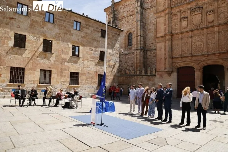 La Universidad de Salamanca y el Ayuntamiento de Salamanca conmemoraron el Día de Europa en el Patio de Escuelas. Foto de David Sañudo