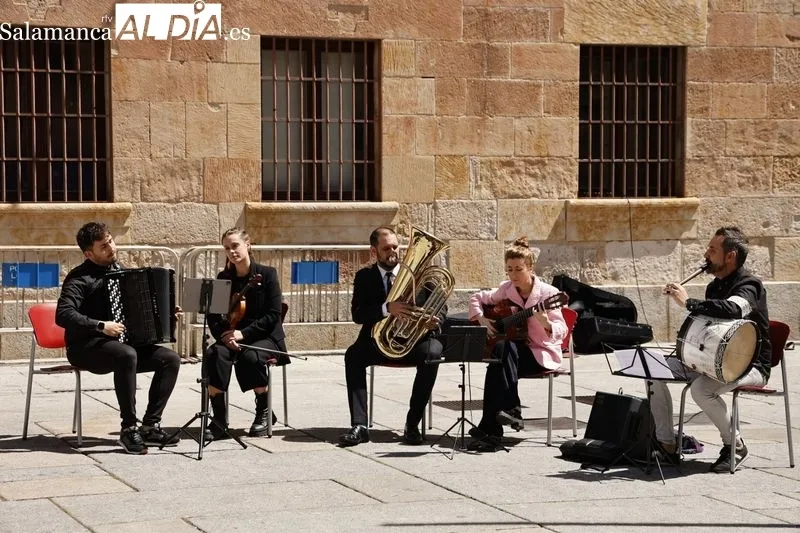 La Universidad de Salamanca y el Ayuntamiento de Salamanca conmemoraron el Día de Europa en el Patio de Escuelas. Foto de David Sañudo