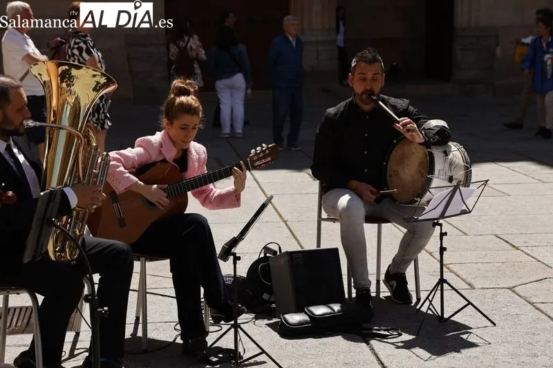 La Universidad de Salamanca y el Ayuntamiento de Salamanca conmemoraron el Día de Europa en el Patio de Escuelas. Foto de David Sañudo