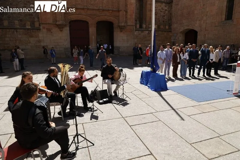La Universidad de Salamanca y el Ayuntamiento de Salamanca conmemoraron el Día de Europa en el Patio de Escuelas. Foto de David Sañudo