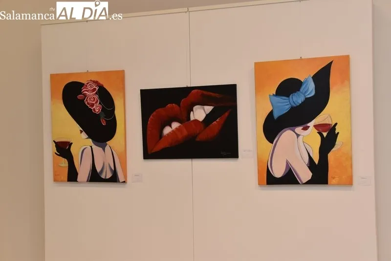 Pinturas de Ana Julián Bernabeu en la sala de exposiciones del Centro Municipal de la plaza de Trujillo, en Salamanca