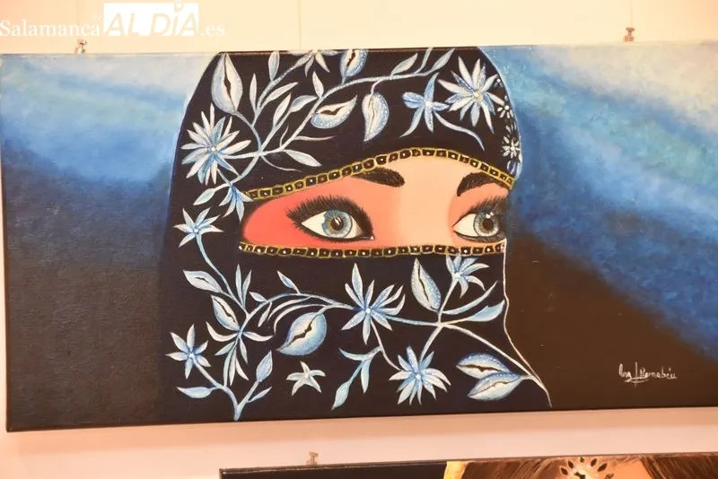 Pinturas de Ana Julián Bernabeu en la sala de exposiciones del Centro Municipal de la plaza de Trujillo, en Salamanca