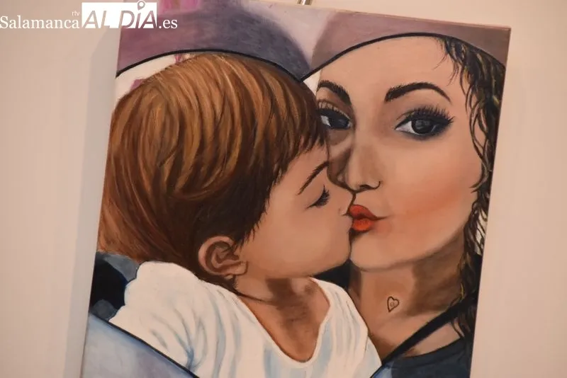 Pinturas de Ana Julián Bernabeu en la sala de exposiciones del Centro Municipal de la plaza de Trujillo, en Salamanca