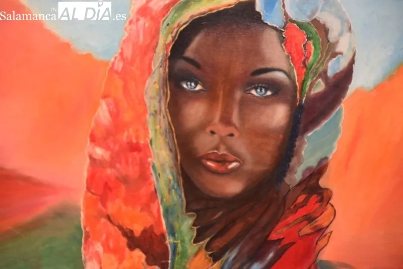 Pinturas de Ana Julián Bernabeu en la sala de exposiciones del Centro Municipal de la plaza de Trujillo, en Salamanca