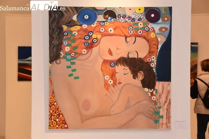 Pinturas de Ana Julián Bernabeu en la sala de exposiciones del Centro Municipal de la plaza de Trujillo, en Salamanca
