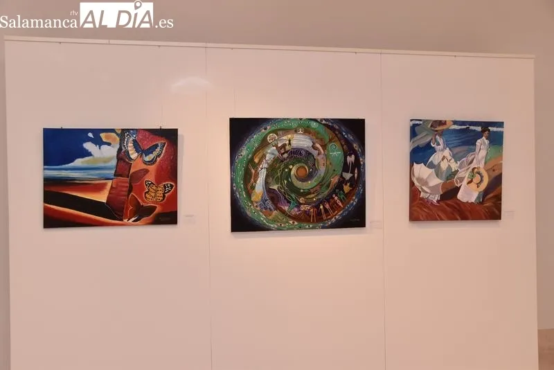 Pinturas de Ana Julián Bernabeu en la sala de exposiciones del Centro Municipal de la plaza de Trujillo, en Salamanca