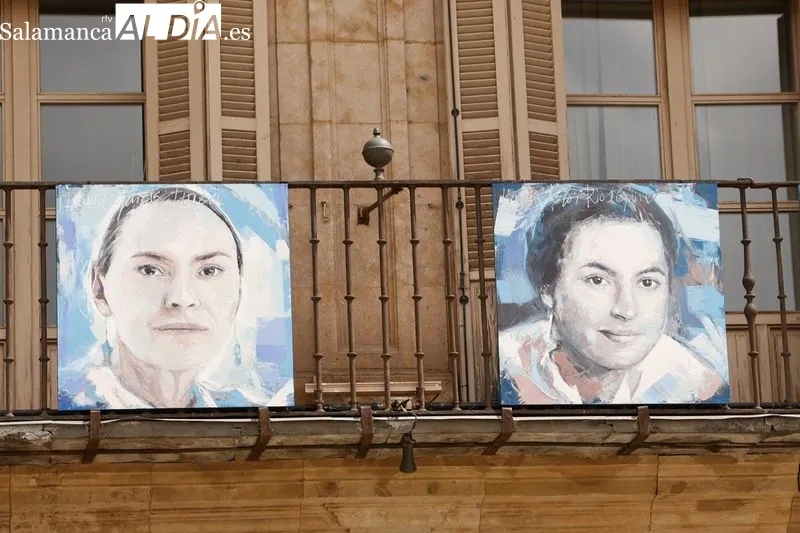 Exposición de Florencio Maíllo con retratos de Lorca y sus amigos en la Plaza Mayor. Foto de David Sañudo