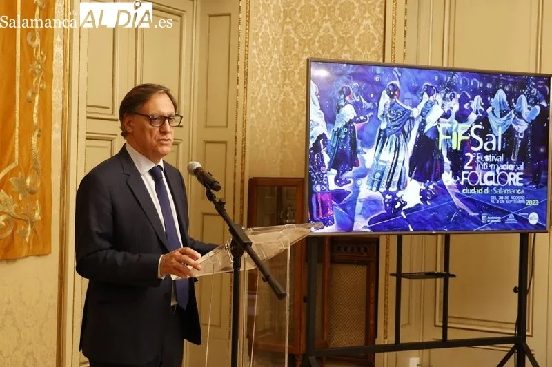 Presentación en el Ayuntamiento del II Festival de Folklore Ciudad de Salamanca. Foto de David Sañudo