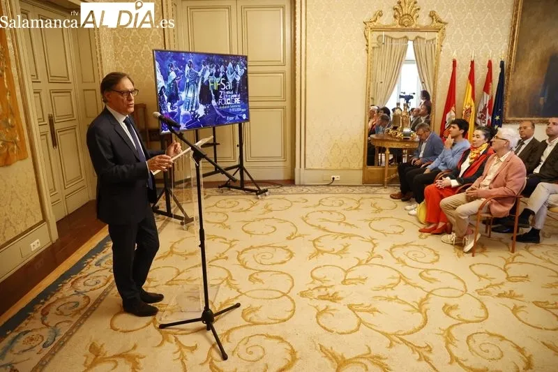 Presentación en el Ayuntamiento del II Festival de Folklore Ciudad de Salamanca. Foto de David Sañudo