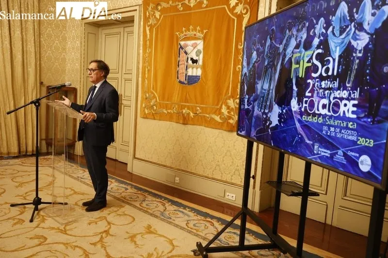 Presentación en el Ayuntamiento del II Festival de Folklore Ciudad de Salamanca. Foto de David Sañudo