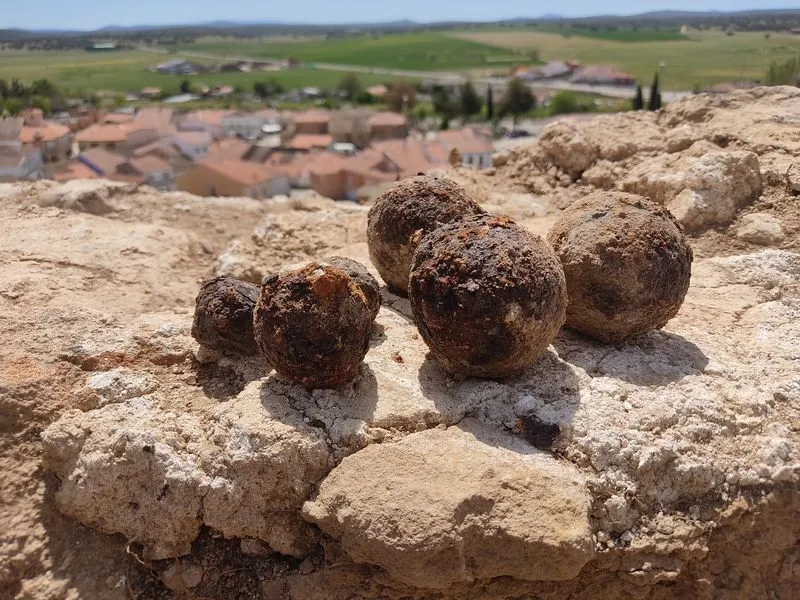 Foto 2 - Hallan una armadura completa del siglo XVI en las excavaciones arqueol&oacute;gicas del castillo de Matilla de los Ca&ntilde;os
