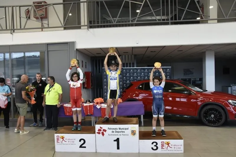 Deportistas de la Escuela Mirat – Salamanca es Ciclismo