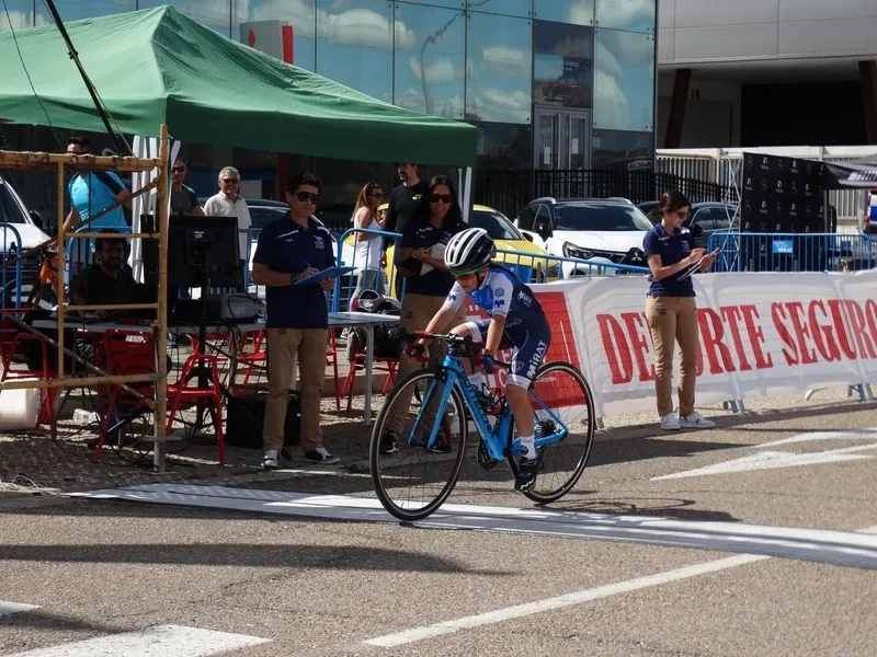 Deportistas de la Escuela Mirat – Salamanca es Ciclismo