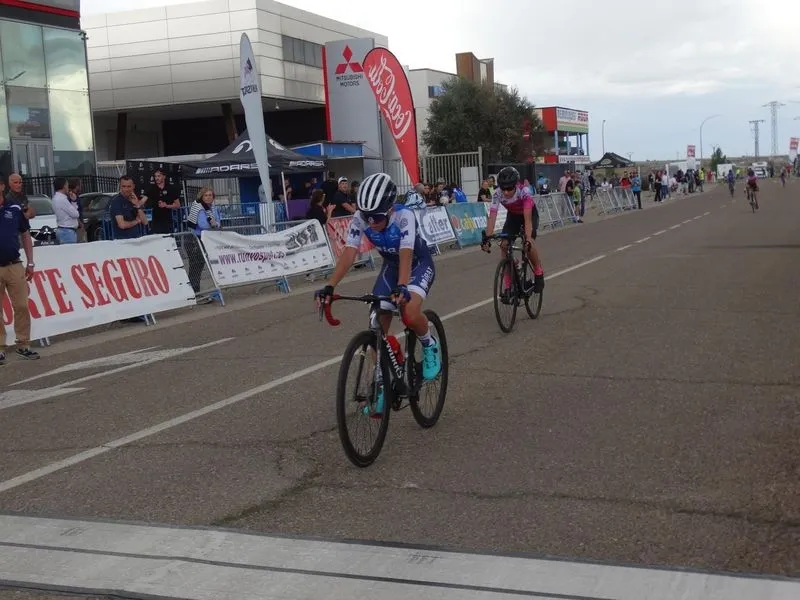 Deportistas de la Escuela Mirat – Salamanca es Ciclismo