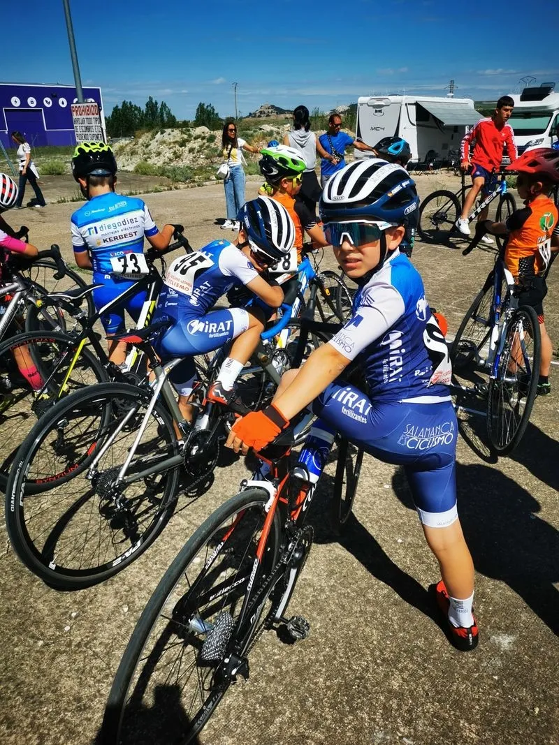 Deportistas de la Escuela Mirat – Salamanca es Ciclismo