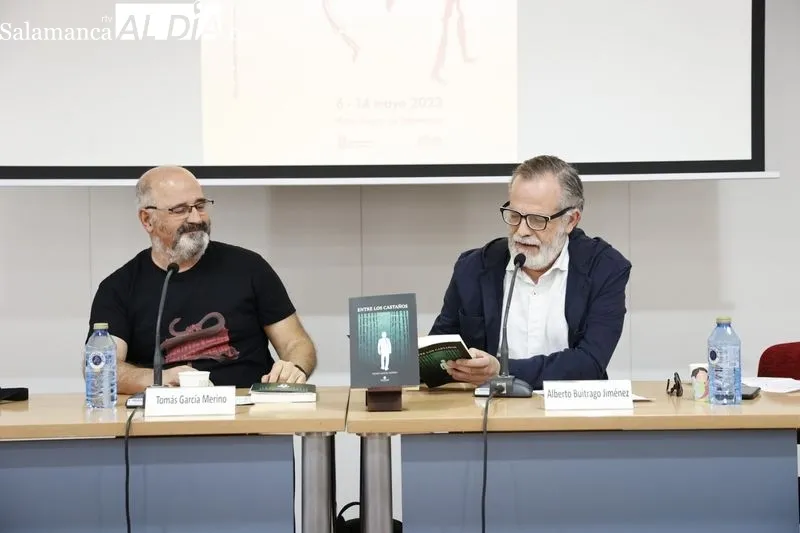 Presentación en la Feria del Libro de 'Entre los castaños', tercera novela de Tomás García Merino. Foto de David Sañudo