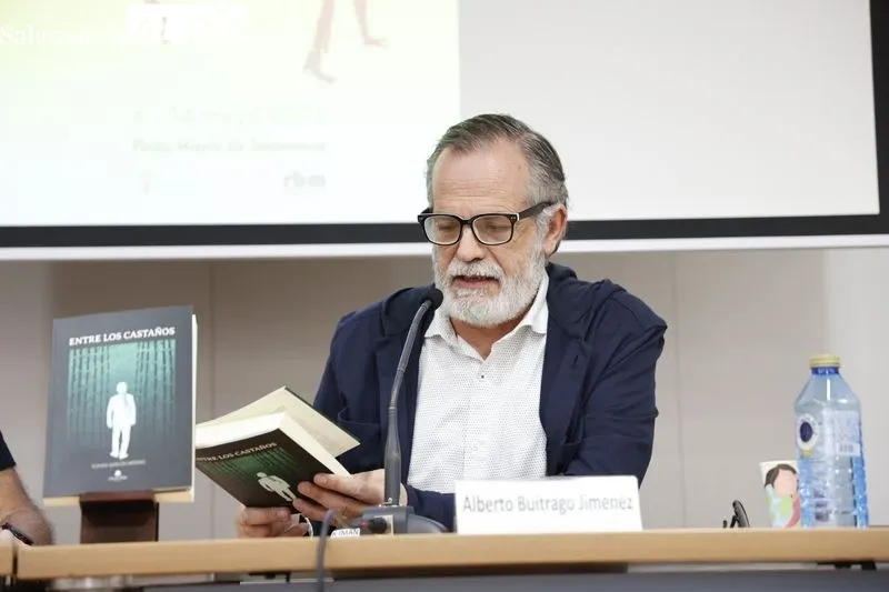 Presentación en la Feria del Libro de 'Entre los castaños', tercera novela de Tomás García Merino. Foto de David Sañudo